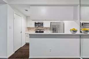 11711 Memorial Dr, Houston, TX 77024 - Photo 14