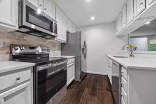 11711 Memorial Dr, Houston, TX 77024 - Photo 4
