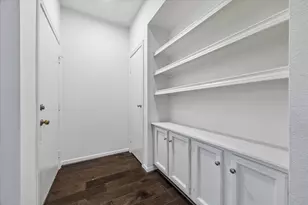 11711 Memorial Dr, Houston, TX 77024 - Photo 6