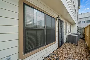 2604 Chenevert St, Houston, TX 77004 - Photo 40