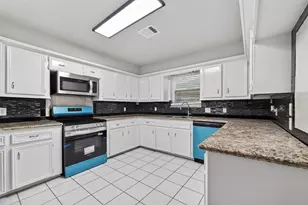 2402 Oak Shores Dr, Houston, TX 77339 - Photo 12