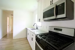 9307 Linda Vista Rd, Houston, TX 77078 - Photo 4