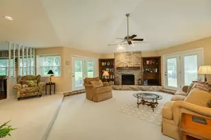 17 Seminole Ln, West Columbia, TX 77486 - Photo 8