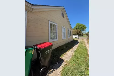 109 Schilling Street, Baytown, TX 77520 - Photo 10