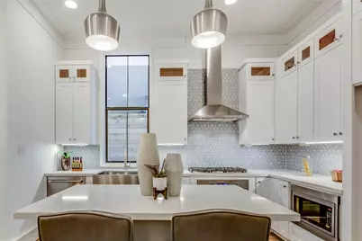 1638 Castle Court, Houston, TX 77006 - Photo 4