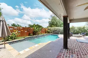 104 Mockingbird Ln, Bridge City, TX 77611 - Photo 2
