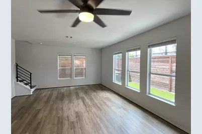7042 Plum Creek Terrace Lane, Houston, TX 77087 - Photo 8