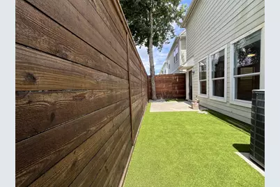 7042 Plum Creek Terrace Lane, Houston, TX 77087 - Photo 32