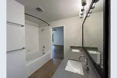7042 Plum Creek Terrace Lane, Houston, TX 77087 - Photo 20