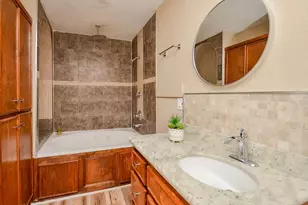 10211 Sugar Branch Dr, Houston, TX 77036 - Photo 10