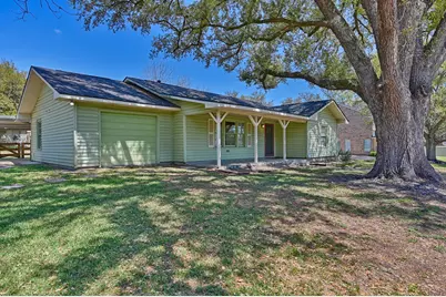 104 E Nichols Street, Bellville, TX 77418 - Photo 2