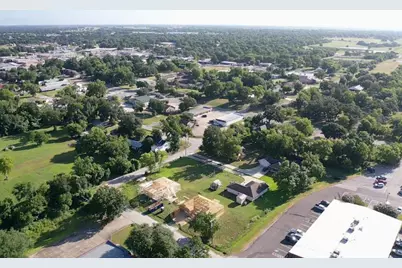 807 S State Street, Madisonville, TX 77864 - Photo 4