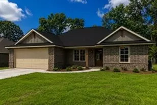 807 S State St, Madisonville, TX 77864 - Photo 1
