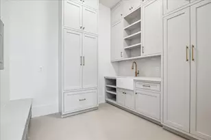 2159 Addison Rd, Houston, TX 77030 - Photo 6