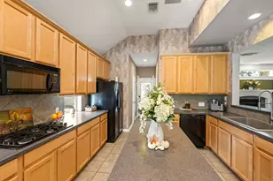 2446 Plantation Bend Dr, Sugar Land, TX 77478 - Photo 10