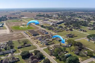 646 Baker St, Hempstead, TX 77445 - Photo 2