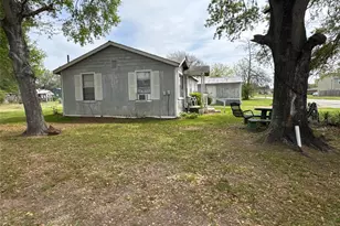 646 Baker St, Hempstead, TX 77445 - Photo 4