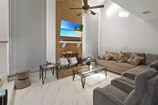 13798 Hollowgreen Dr, Houston, TX 77082 - Photo 2