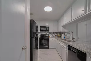 13798 Hollowgreen Dr, Houston, TX 77082 - Photo 8