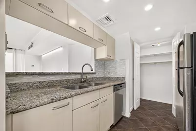 3525 Sage Road #704, Houston, TX 77056 - Photo 16