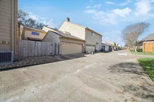 9939 Kemp Forest Dr, Houston, TX 77080 - Photo 28