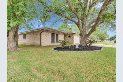 101 N Wagon Lane N, Angleton, TX 77515 - Photo 2