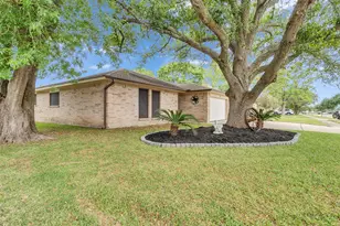 101 N Wagon Ln N, Angleton, TX 77515 - Photo 2