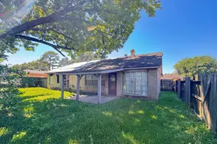 10407 Huntington Wood Dr, Houston, TX 77099 - Photo 14