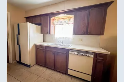 10407 Huntington Wood Drive, Houston, TX 77099 - Photo 8