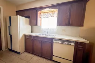 10407 Huntington Wood Dr, Houston, TX 77099 - Photo 8