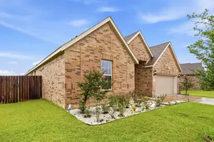 15551 Blue Lake Dr, Mont Belvieu, TX 77523 - Photo 2