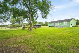 765 Norcross Rd, Wallis, TX 77485 - Photo 8