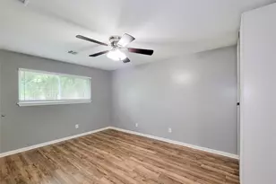 5846 Ettrick Dr, Houston, TX 77035 - Photo 14