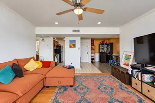 3015 Walnut Bend Ln, Houston, TX 77042 - Photo 8