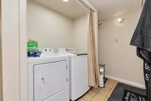 3015 Walnut Bend Ln, Houston, TX 77042 - Photo 18