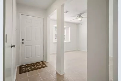 72 Oldstream Court, The Woodlands, TX 77381 - Photo 4