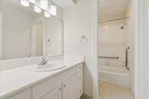 701 Bering Dr, Houston, TX 77057 - Photo 18