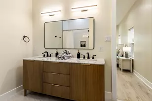 11207 Schwartz Dr, Galveston, TX 77554 - Photo 16