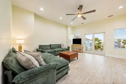 11207 Schwartz Drive, Galveston, TX 77554 - Photo 22