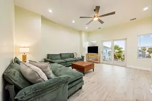 11207 Schwartz Dr, Galveston, TX 77554 - Photo 22