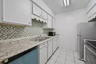 4649 Wild Indigo St, Houston, TX 77027 - Photo 10
