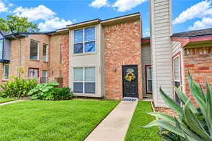 9265 Westwood Village Dr, Houston, TX 77036 - Photo 2