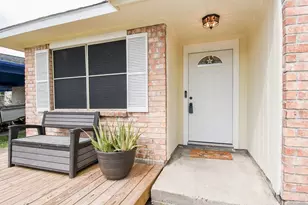 12810 Mill Valley Rd, Houston, TX 77048 - Photo 2