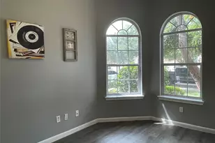811 Forest Hillside Ln, Houston, TX 77067 - Photo 4