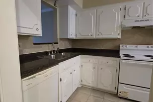 5207 Arboles Dr, Houston, TX 77035 - Photo 8