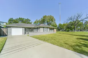 4702 Maple St, Bellaire, TX 77401 - Photo 1