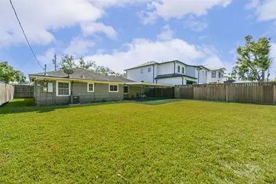 4702 Maple Street, Bellaire, TX 77401 - Photo 18