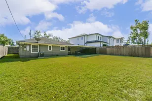 4702 Maple St, Bellaire, TX 77401 - Photo 18