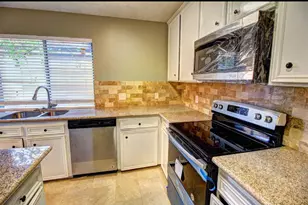 9138 Wilcrest Dr, Houston, TX 77099 - Photo 8