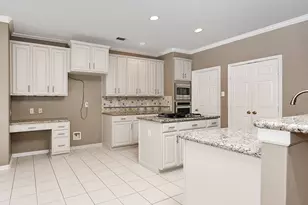 26 Serene Creek Pl, The Woodlands, TX 77382 - Photo 12